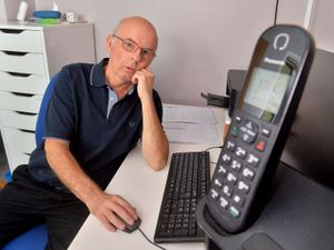 Supporting image for story: Phone company asks dying man for £288 'early cancellation fee'