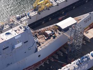 Supporting image for story: US to transform white elephant destroyers by fitting hypersonic weapons