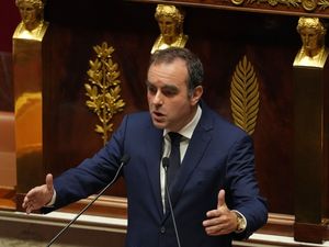 Supporting image for story: Embattled French PM Sebastien Lecornu survives no-confidence votes