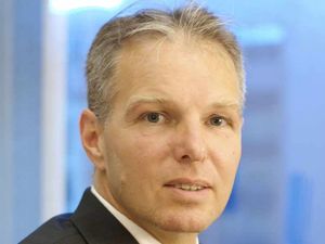 Supporting image for story: Top police officer who helped convict double murderer dies, aged 48