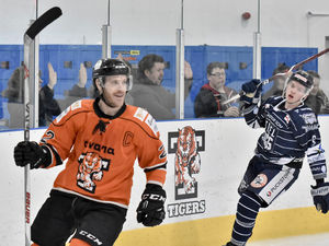 Supporting image for story: Telford Tigers re-sign skipper Jason Silverthorn