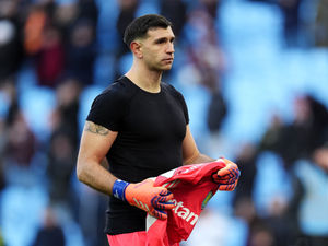 Supporting image for story: 'Believe and trust him' - Unai Emery praises Emi Martinez's commitment to Aston Villa after latest injury woe