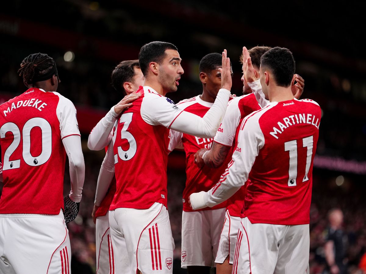 Arsenal restore five-point lead with comfortable win over Brentford
