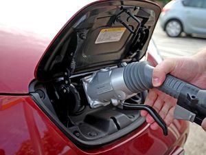 Supporting image for story: How much will it cost me to lease an electric car?