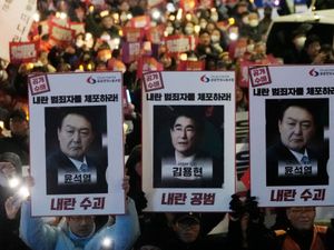 Supporting image for story: Police search South Korean president’s office – reports