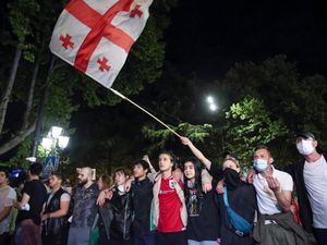 Supporting image for story: Georgian parliament cancels session after building damaged during protests