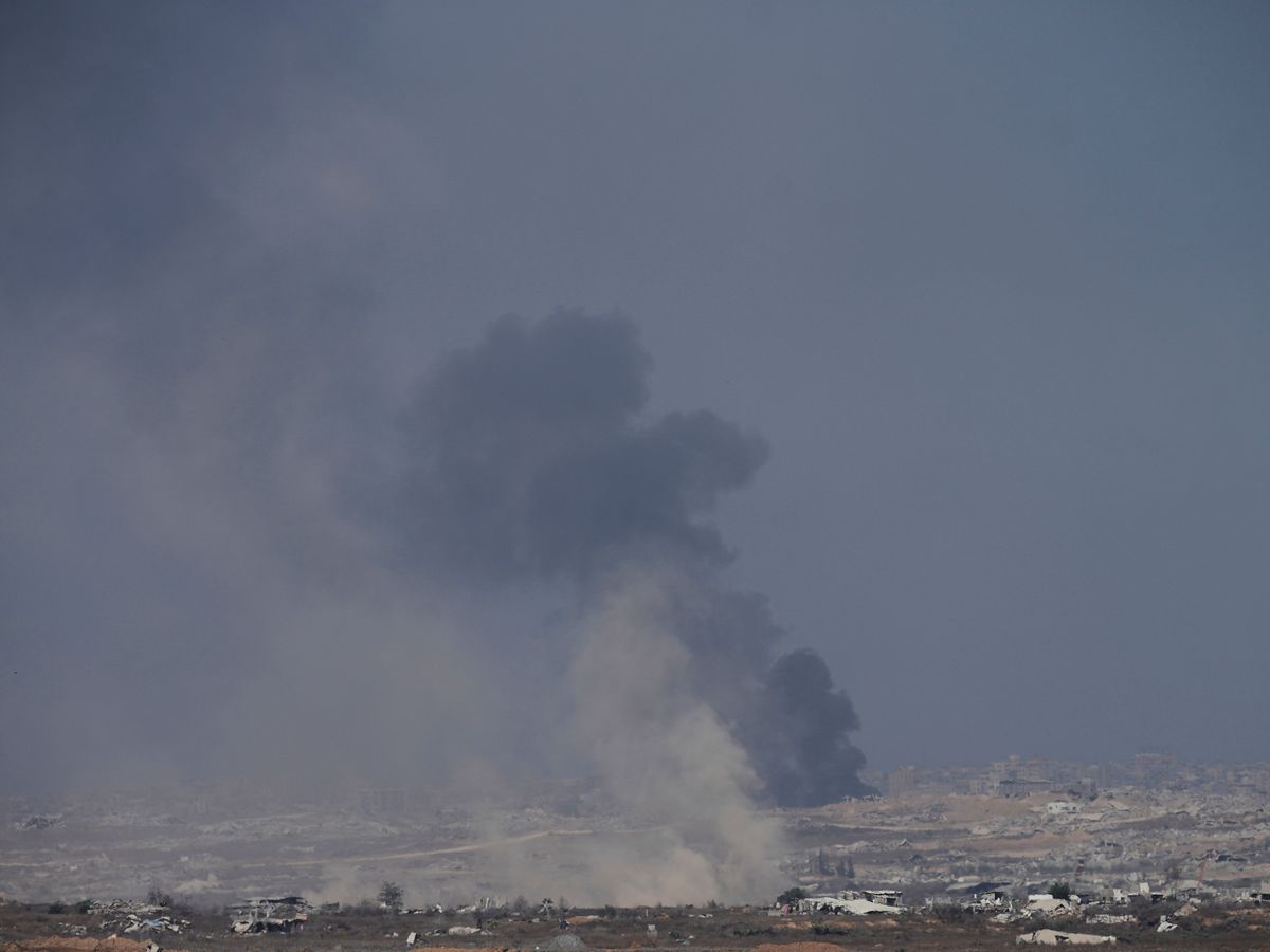 Israeli air strikes kill 33 Palestinians in Gaza
