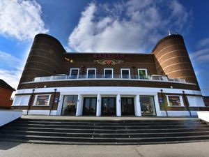Supporting image for story: Police called after wedding guests block busy road