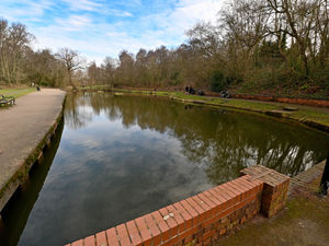 Supporting image for story: Body of 19-year-old man recovered from pool at Willenhall park 