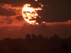 Supporting image for story: Israel to halve aid into Gaza over slow return of dead hostages