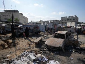 Supporting image for story: At least 50 people killed in Israeli strikes on Gaza