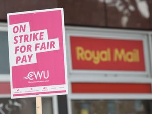 Supporting image for story: Royal Mail makes ‘best and final offer’ to try to resolve dispute