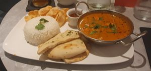 When you order the makhani curry, you get a good meal