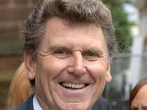 Supporting image for story: Wolves legend Thomson dies, 65