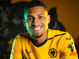 Supporting image for story: Julen Lopetegui: Joao Gomes will be important for Wolves' present and future