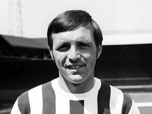 Supporting image for story: FA chief to meet Jeff Astle's family
