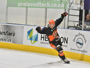 Supporting image for story: Telford Tigers' Tom Watkins hails fans after vital win