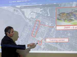 Supporting image for story: UN nuclear watchdog offers to broker deal to stop further power plant damage