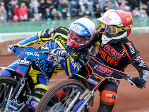 Supporting image for story: Wolves celebrate birthday by storming to a win