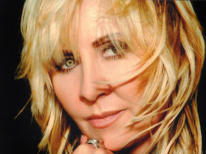 Supporting image for story: Music legend Lulu heading to the West Midlands and Shropshire in tour on her life
