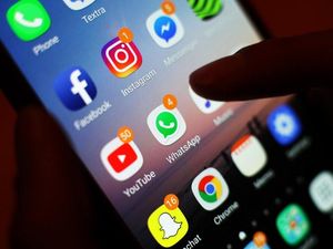 Supporting image for story: WhatsApp can now play Facebook and Instagram videos within the app