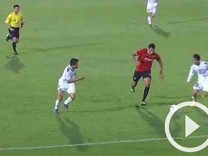 Supporting image for story: Video - Former Wolves striker Jay Bothroyd scores sublime goal in Muanthong win