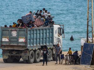 Supporting image for story: Misery deepens in Rafah as Israeli troops press forward with operation