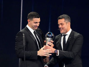 Supporting image for story: Aston Villa's FIFA award-winner Emi Martinez: Parents are my idols
