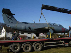 Supporting image for story: Family's farewell to jet-set as plane takes off