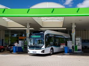 Supporting image for story: Hyundai starts trials of hydrogen buses in Germany