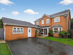 Supporting image for story: Five-bedroom detached home with annex for £600k in Walsall cul-de-sac