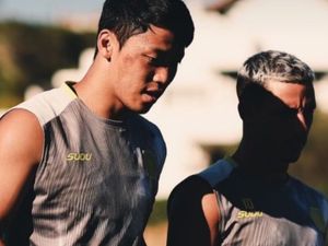 Supporting image for story: Hwang Hee-chan and Daniel Podence speak for first time since Como racism row 