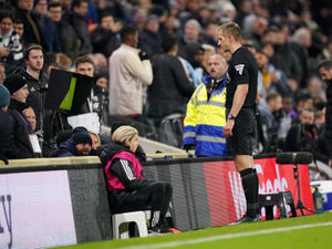 Supporting image for story: Wolves boss Gary O'Neil gives insight into referee conversation after more VAR controversy