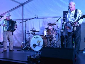 Supporting image for story: Drink up thy cider, The Wurzels are returning to Shropshire