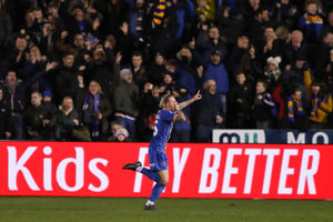 Jason Cummings of Shrewsbury Town celebrates after scoring a goal to make it 2-2 (AMA)