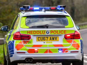 Supporting image for story: Fraudsters rake in £63k in cash and gold from Dyfed-Powys victims