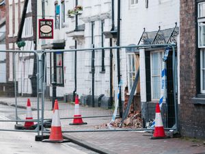 Supporting image for story: House hit by car in Bridgnorth not in danger of collapse - council 