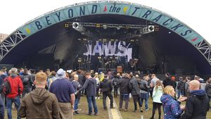 JAWS ignored the only rain of the day to open the main stage