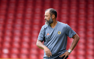 Nuno watching on at the Banks's (© AMA / Sam Bagnall)