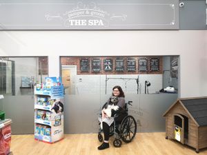 Supporting image for story: Dog groomer refuses to let cancer stop her as she returns to serve canine customers