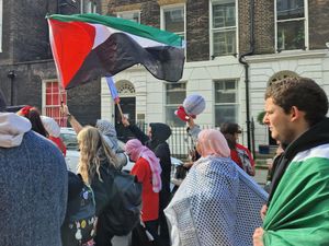 Supporting image for story: Arrests made as tens of thousands of pro-Palestinian protesters gather in London