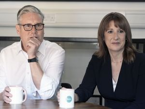 Supporting image for story: Reeves gets more abuse because she is a woman, Starmer suggests