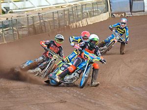 Supporting image for story: Wolverhampton Wolves’ flying start is checked by the Tigers