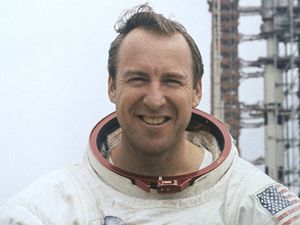 Supporting image for story: Apollo 13 Moon mission leader James Lovell dies aged 97