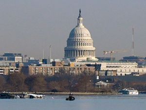 Supporting image for story: What is known about the mid-air collision near Washington