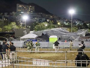 Supporting image for story: Nine dead as high wind topples stage at Mexican campaign rally