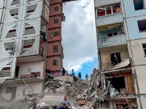 Supporting image for story: Thousands evacuated in path of renewed Russian ground offensive