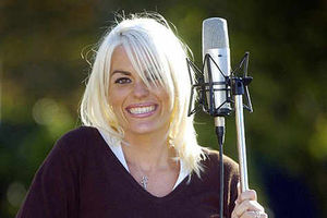 Supporting image for story: X Factor star Faye in home town show