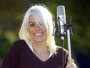 Supporting image for story: X Factor star Faye in home town show