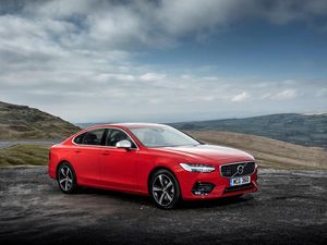 Supporting image for story: Volvo adds to S90, V90 and XC90 models with new petrol engine